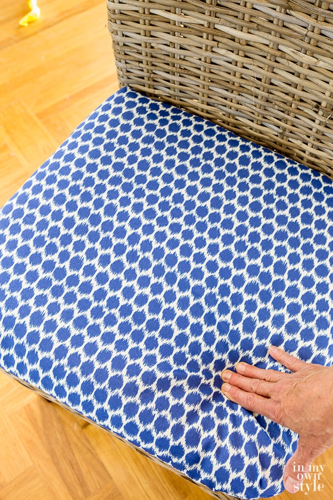 How to attach a chair cushion without using ties.