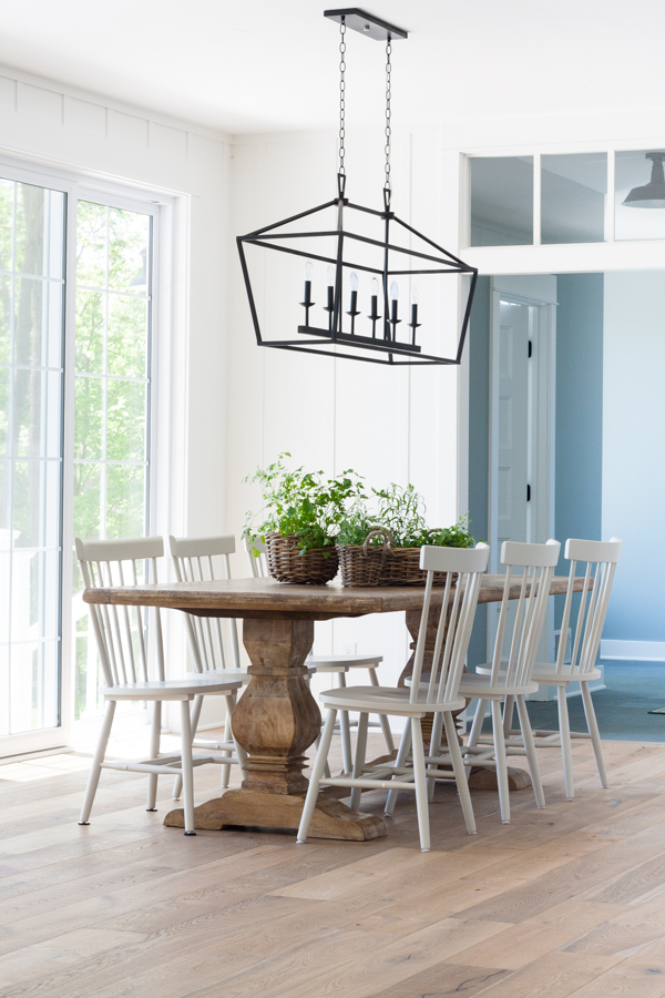 Lake house cottage-dining-room-white-oak-flooring