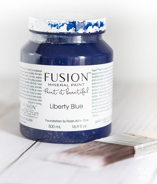 Fushion-Mineral-Paint-in-Liberty-Blue