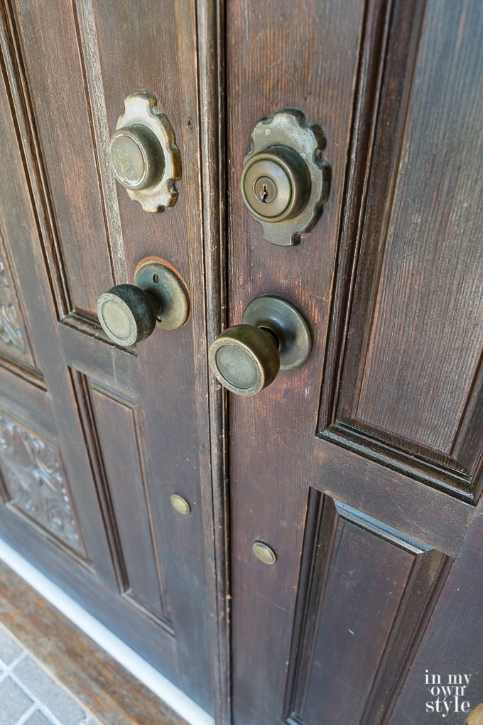 How to paint a faux woodgrain finish with paint