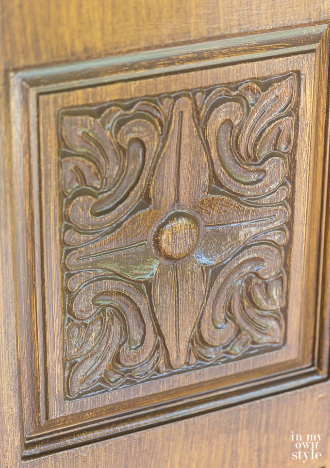 How-to-paint-a-faux-woodgrain-finish-on-detailed-areas-of-molding-and-door-trim