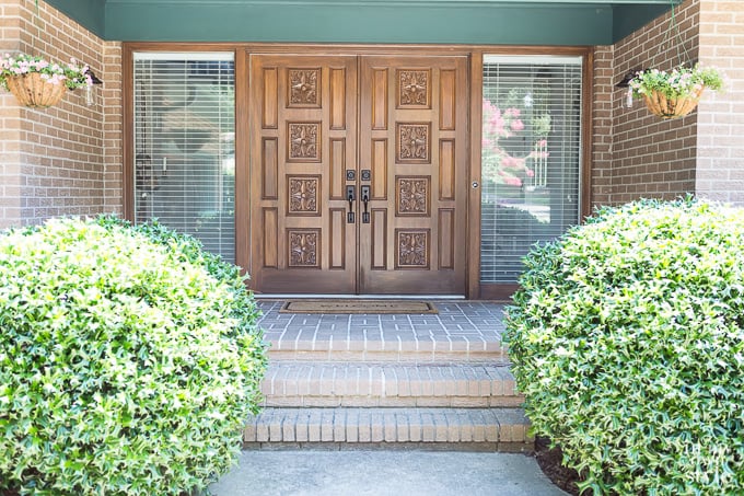 How to paint a faux woodgrain finish on front doors that looks like real wood.