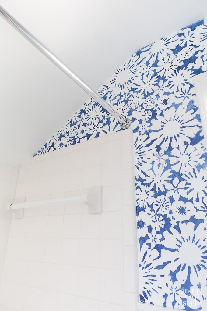 Create Faux Wallpaper Using Paint and a Stencil