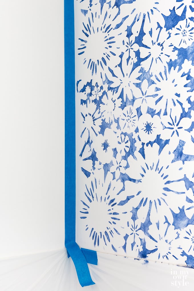 How to stencil the corner in a room