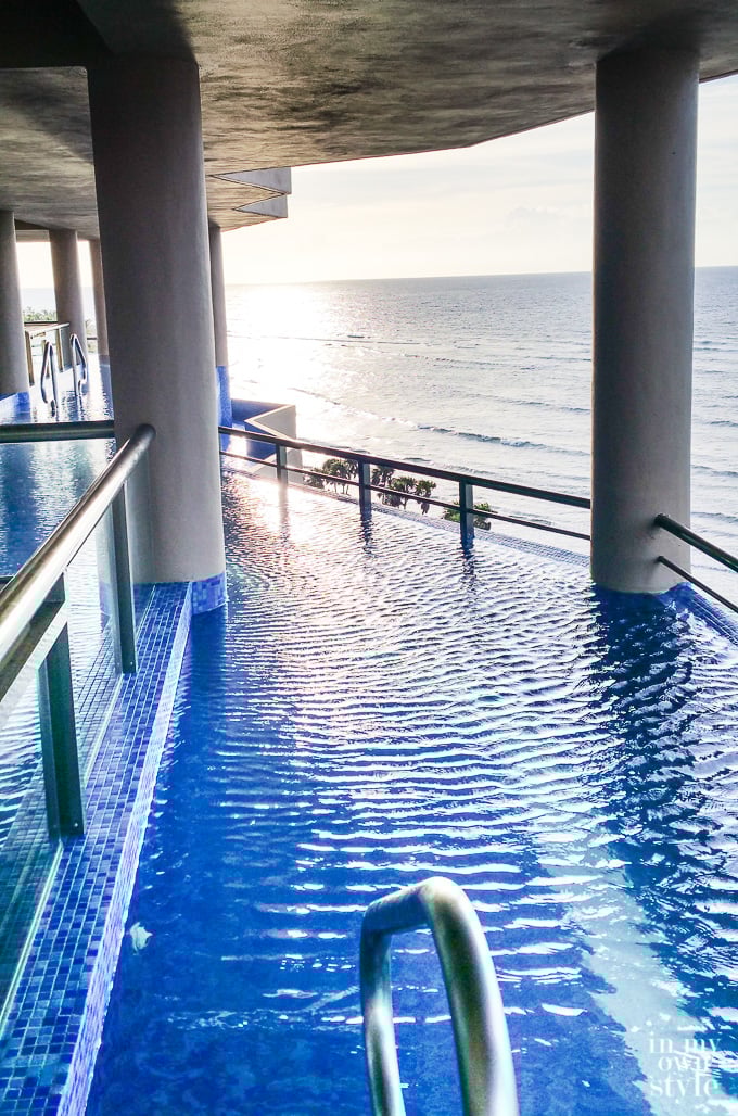 El Dorado Seaside Suites Vacation in Mexico looking out at the ocean from the lazy river 