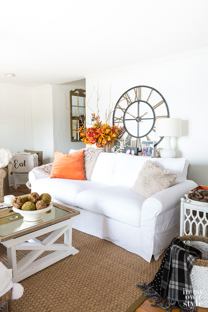 Fall floral arrangement idea and decorating color scheme for autumn