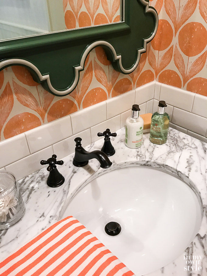 Coral and green bathroom