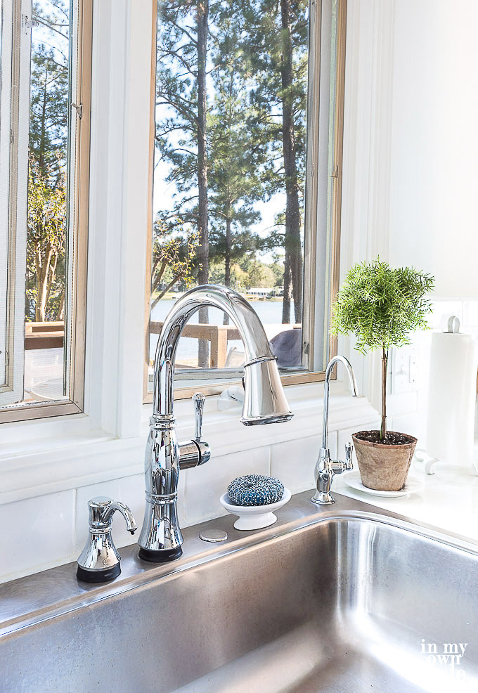 Delta-H2O-Faucet-and-Soap-Dispenser-in-Chrome-review