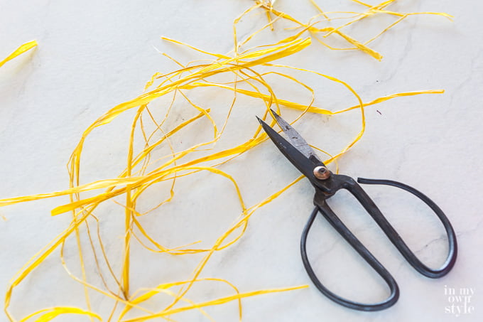 How to make raffia tassels for fall decorating
