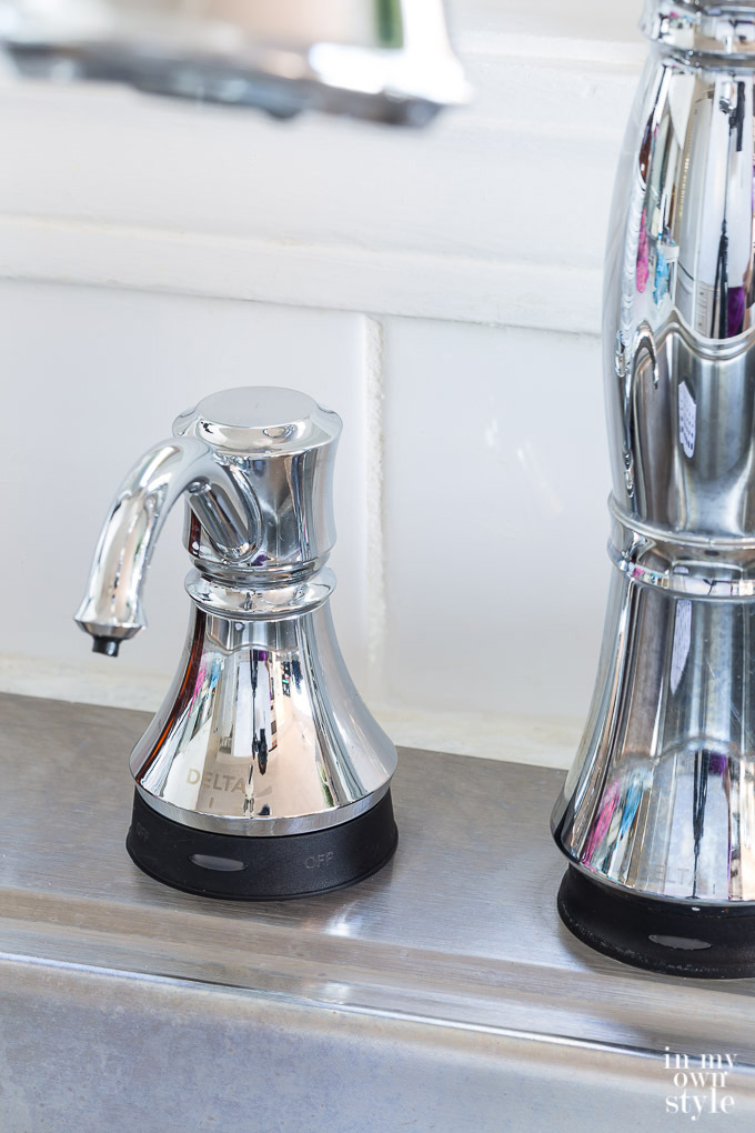 Kitchen-sink-soap-dispenser-in-Chrome