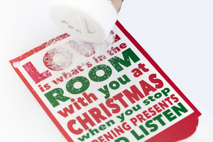 how-to-add-glitter-to-paper-for-Christmas-cards