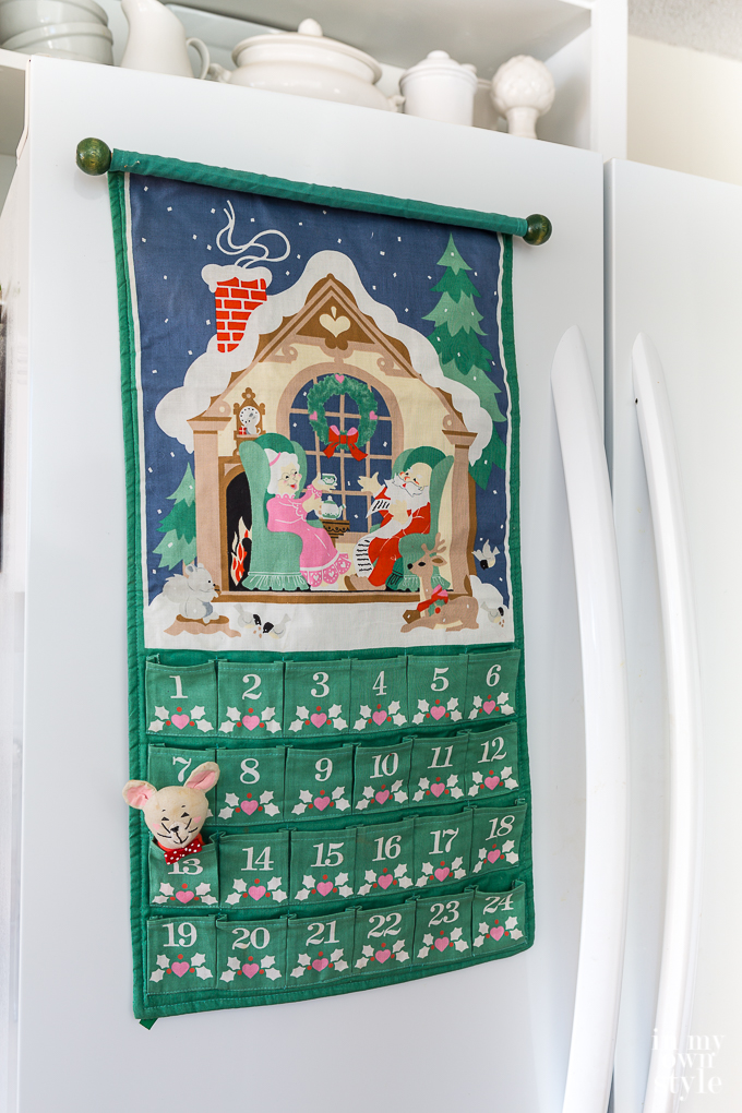 Christmas Holiday Traditions Avon Mouse Countdown Calendar