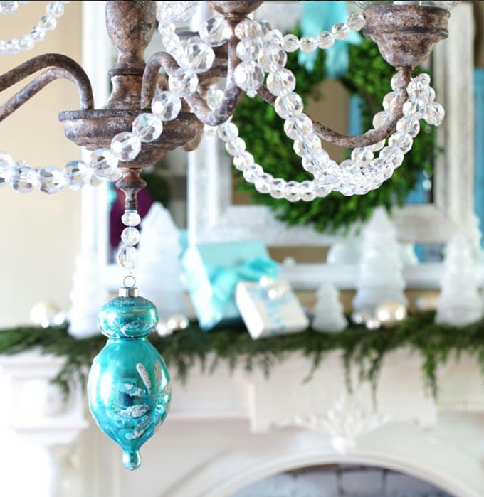 Easy-Christmas-Decorating-DIY-Ideas using vintage Christmas ornaments.