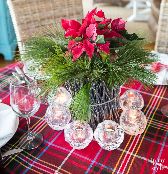 Easy Christmas Table setting centerpiece idea