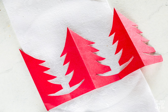 Easy to make Christmas Tree napkin ring wrappers for your holiday table setting.