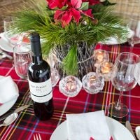 How to make DIY Christmas tree napkin rings using paper. Easy to make and fun for kids to help. #christmastablesetting #Christmasnapkinrings #ChristmasDIY #Plaid
