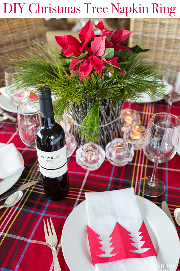 Holiday napkin rings. How to make DIY Christmas tree napkin rings using paper. Easy to make and fun for kids to help. #christmastablesetting #Christmasnapkinrings #ChristmasDIY #Plaid