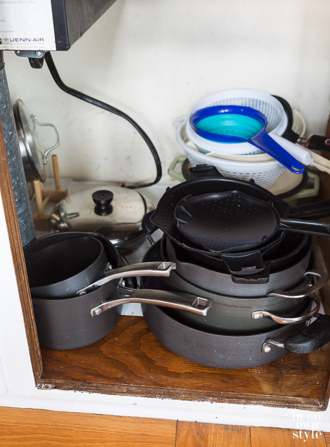Kitchen Cabinet Organizing idea and tips that don't cost a dime
