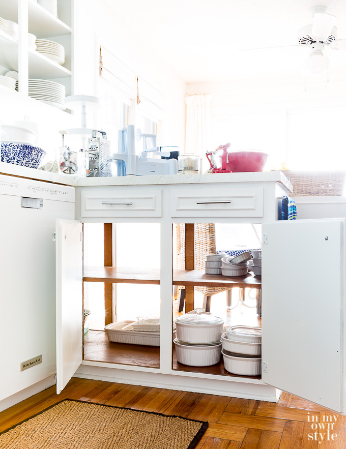 Kitchen-Cabinet-Organizing-tips and storage idea.