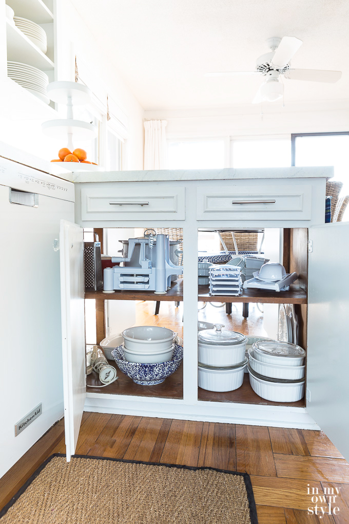 Kitchen-storage-ideas-for-old-cabinets that have no sliders or racks.