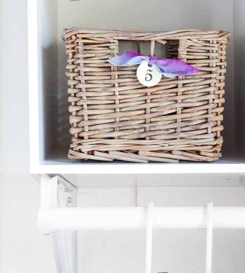 Ways-to-use-baskets-in-home-decorating using the capsule concept