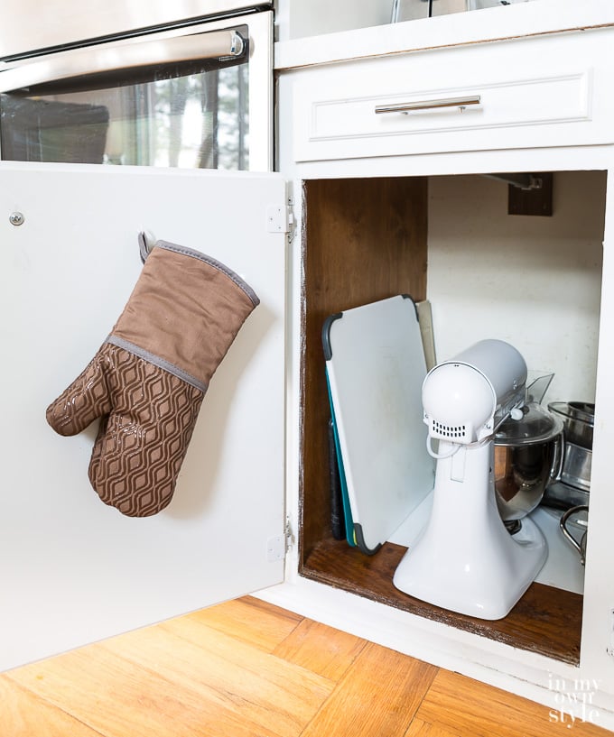 oven-mitt-kitchen storage-idea