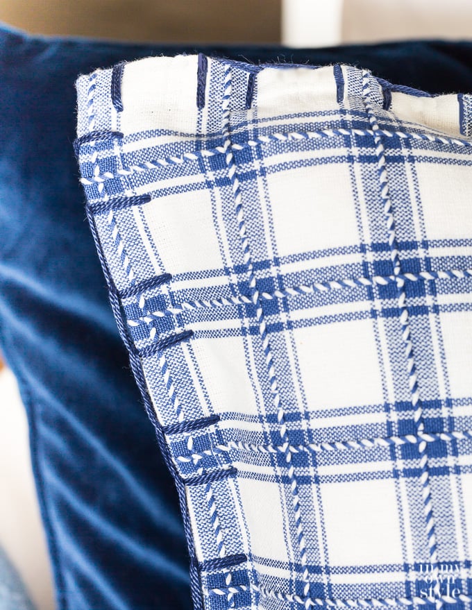 pillow cover using cloth napkins and blanket stitch to attach together
