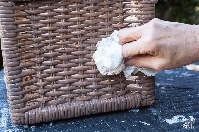 how to paint a wicker basket