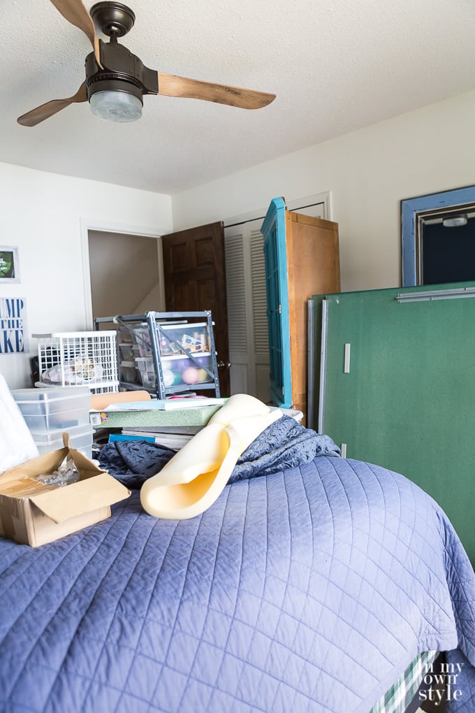 A room that could use Joanna Gaines Fixer Upper style make over.
