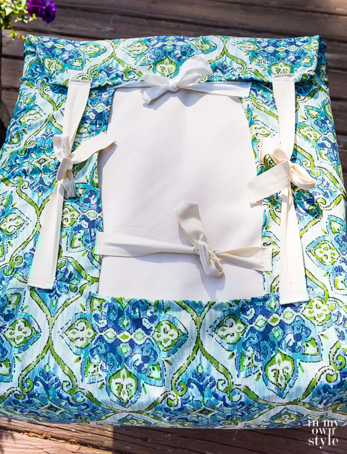 How to make a chai.r cushion without using a zipper to close it