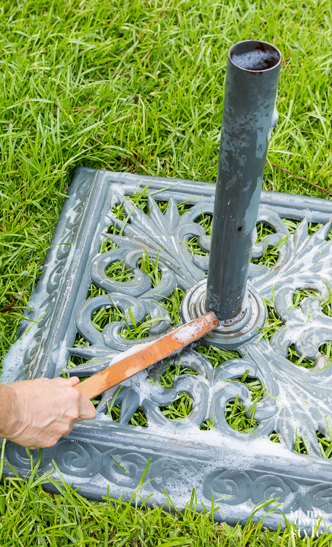 What is the best outdoor spray paint to use for patio furniture