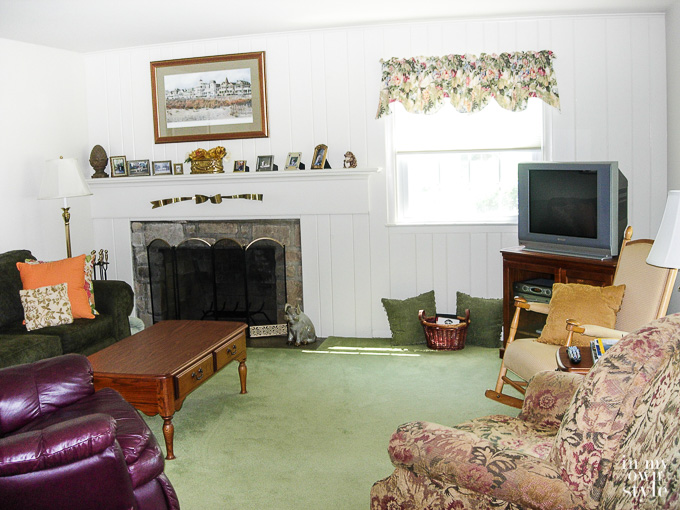 Living room that needs to be decluttered