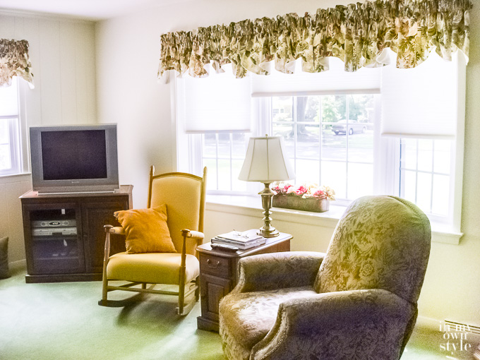 Living room that needs a decorating update