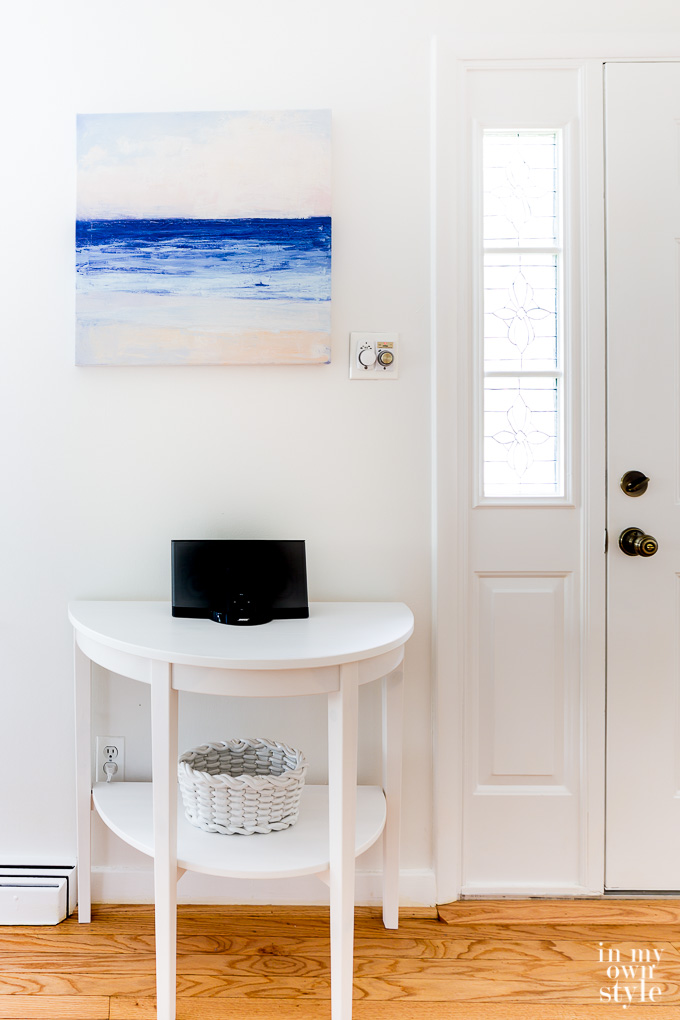How to decorate a small foyer