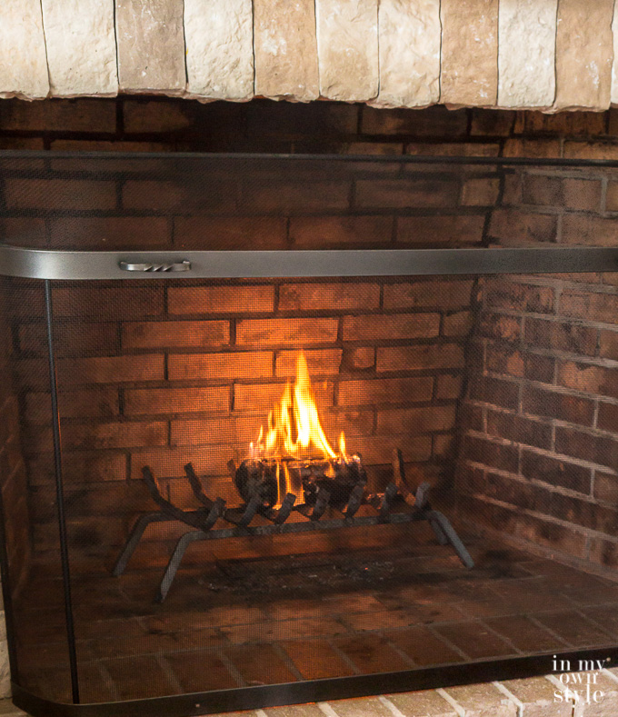 What does a Pine Mountain firelog look like when burning?