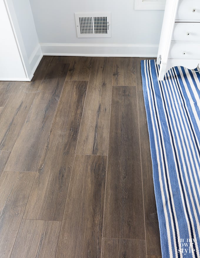 Select Surfaces Laminate Elite wood flooring in the color Urbanwood installed in a bedroom.