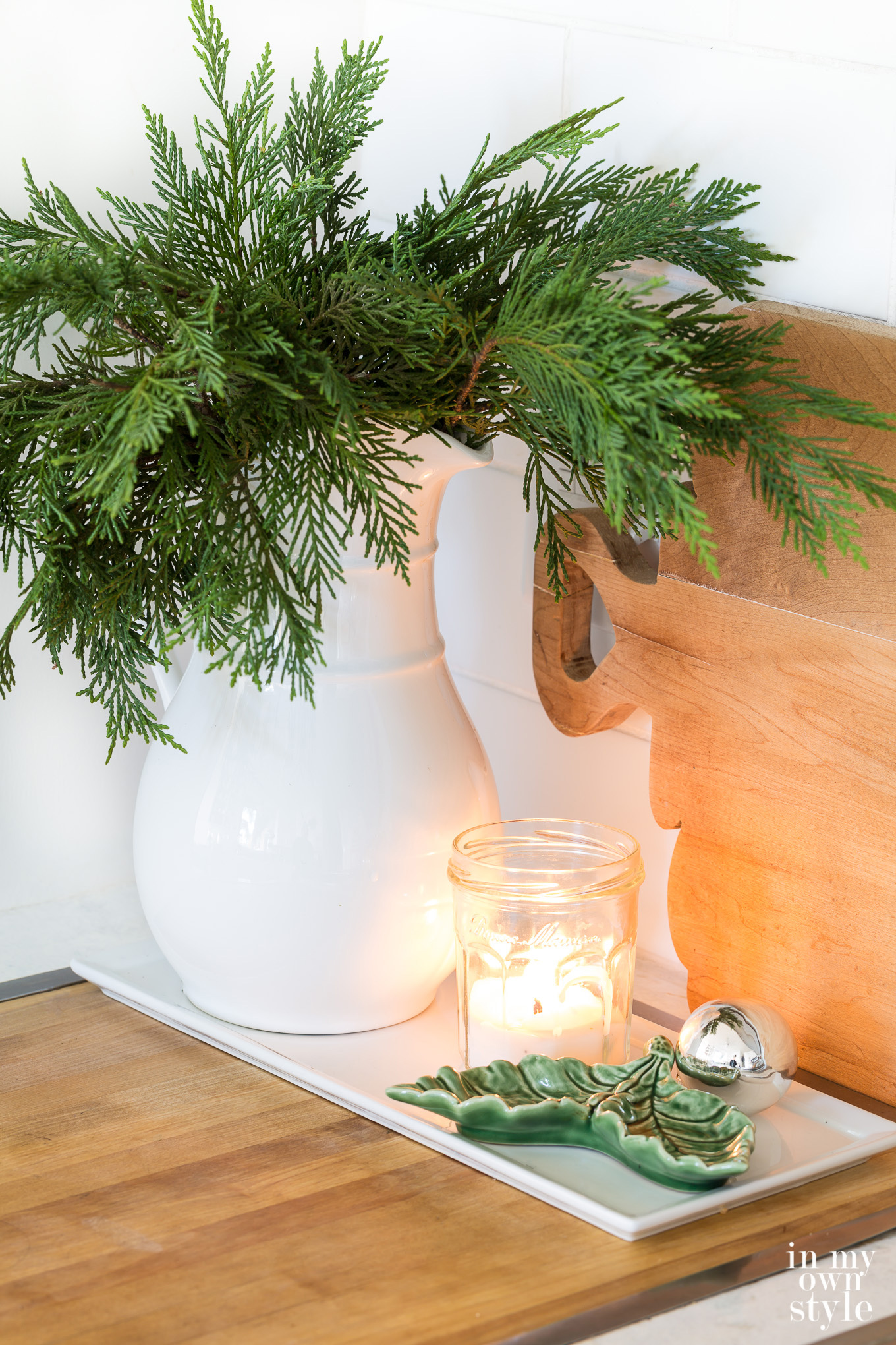 Christmas-Greenery-in-the-Kitchen-Decorating-Ideas