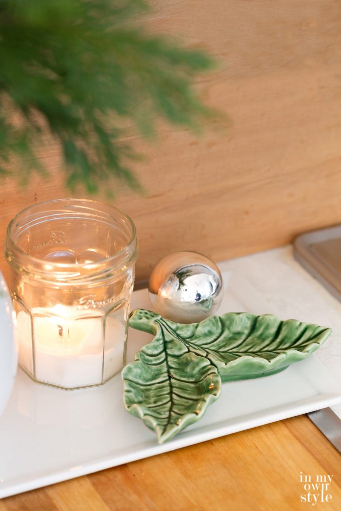 Christmas-Greenery-in-the-Kitchen-Decorating-Ideas