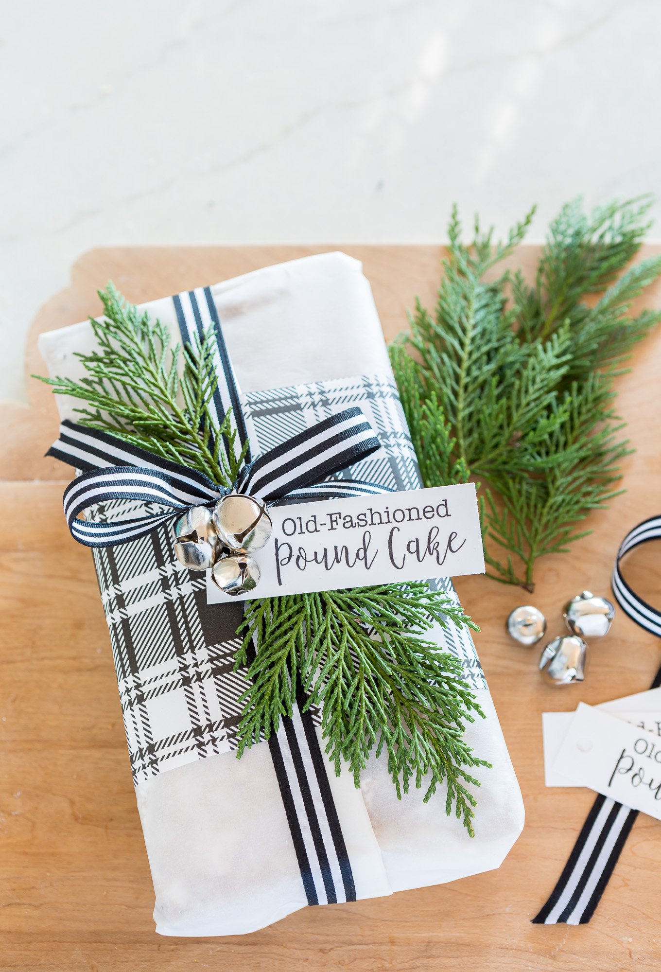 how to wrap a loaf cake or bread to give as a gift