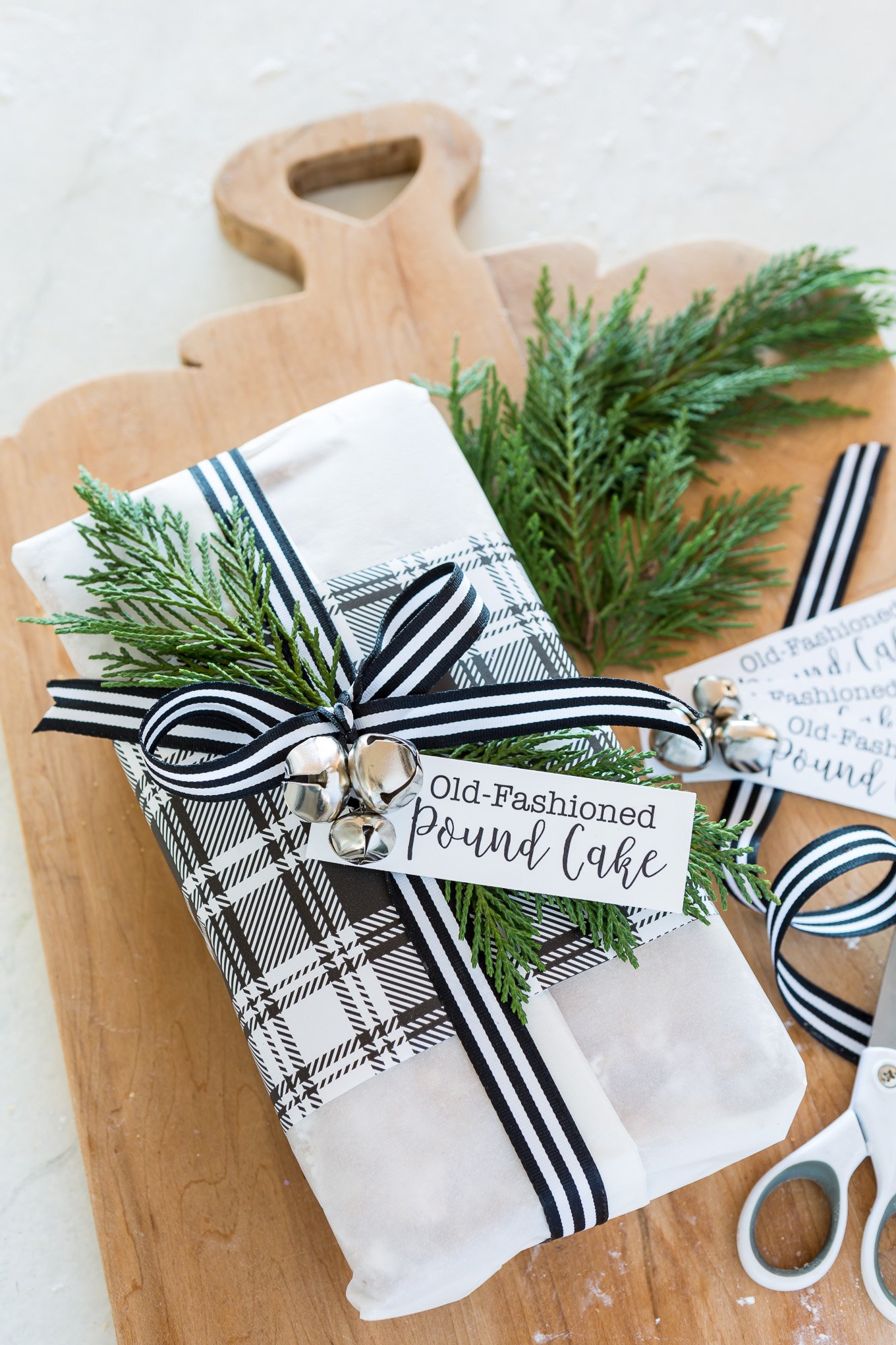 How to wrap a loaf cake or bread for Christmas
