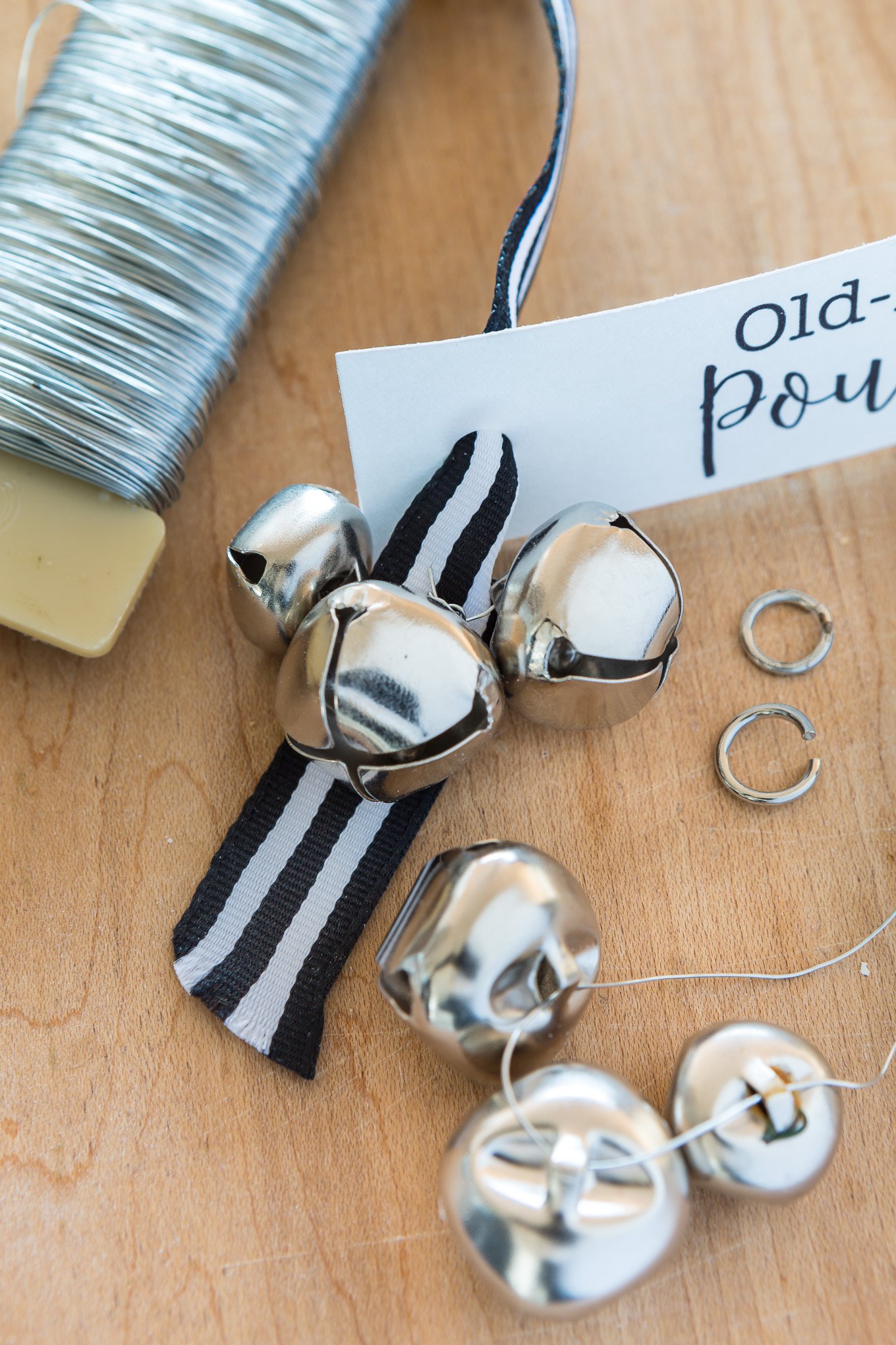 How to wrap backed goods for holiday gift giving.