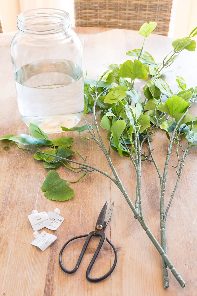 How-to-arrange-fake-flowers-in-a-modern-way