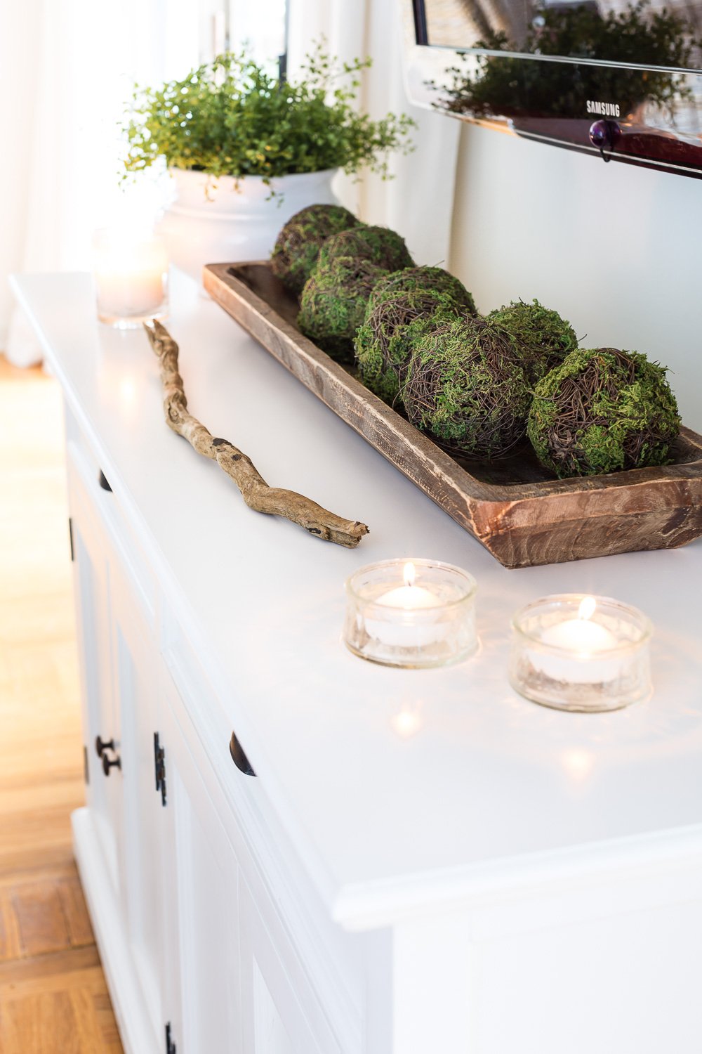 decorating ideas for under a TV