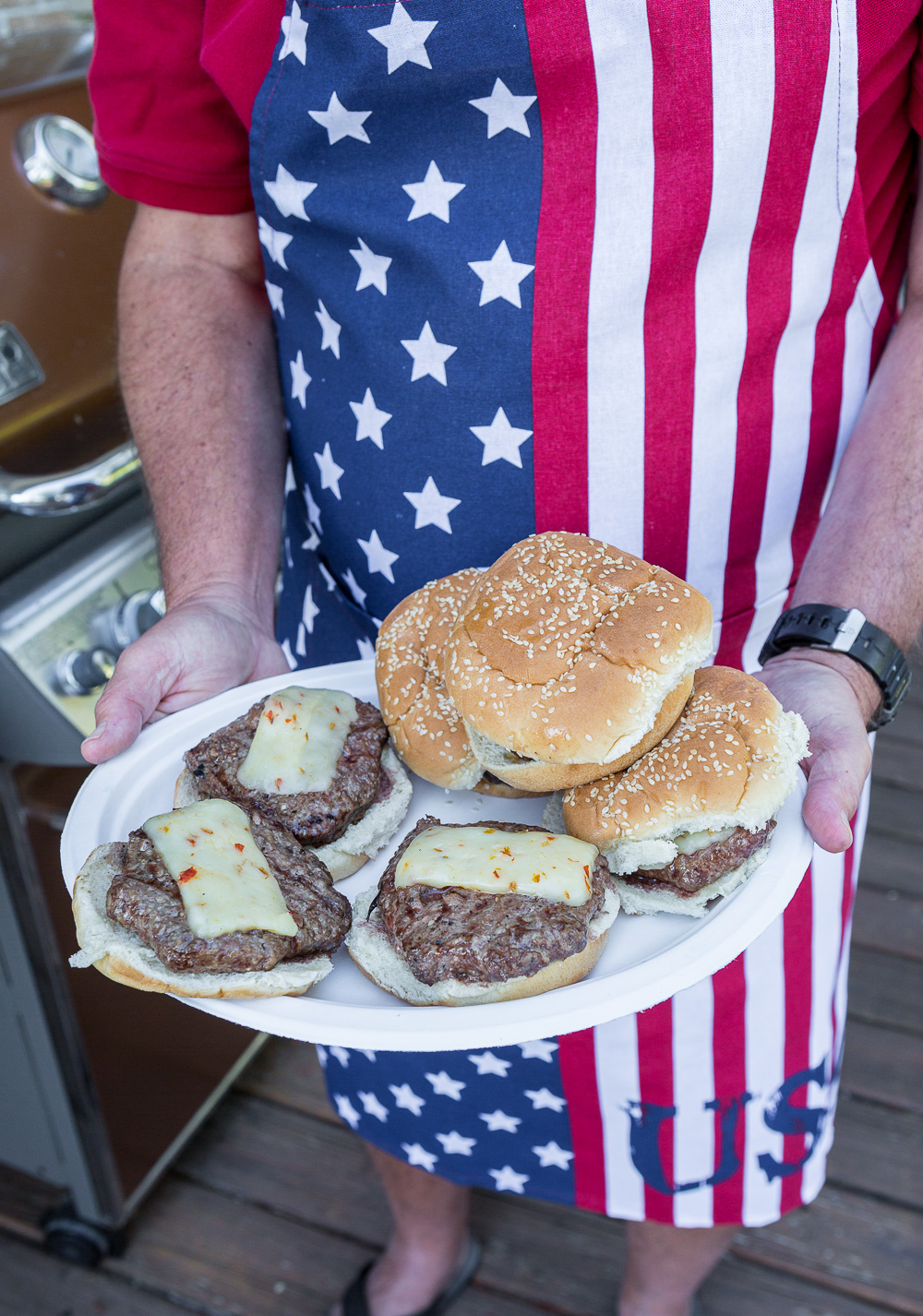 serving cheeseburgers on a Chinet White Colllection platter