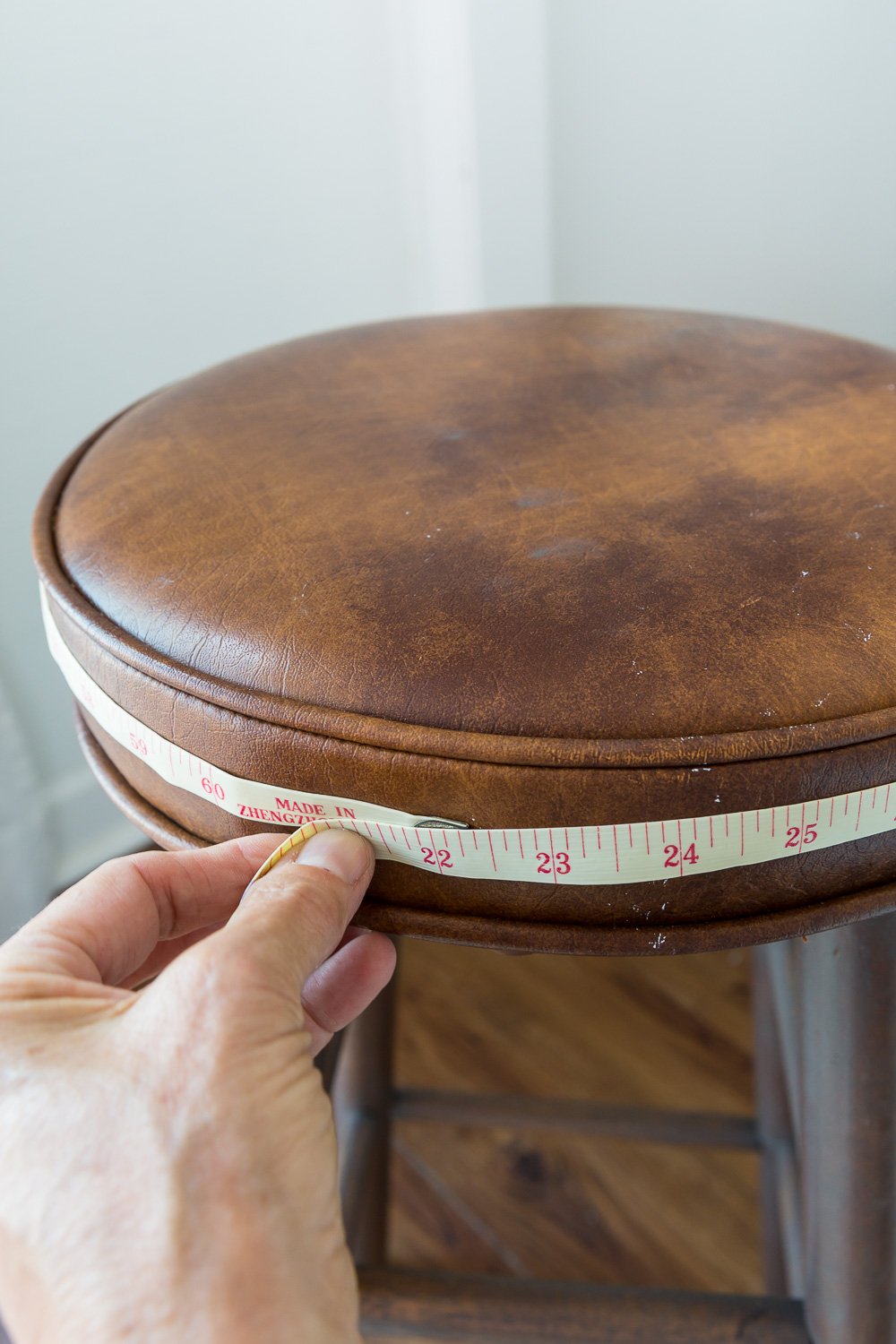 how to determine fabric yardage to make a stool cover.