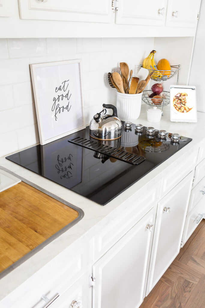 Picture showing the use of Minwax Polycrylic to seal painted countertops.