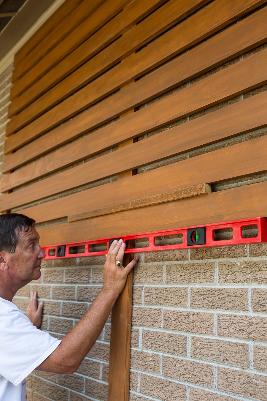 How to level wood slats when making an outdoor slat wall or privacy fence.