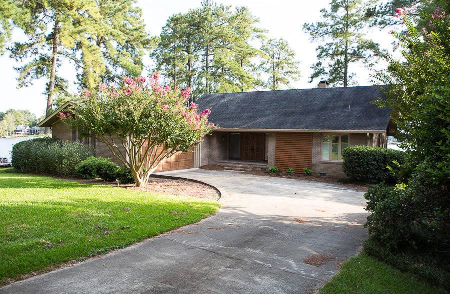 ranch style house with wood slat wall as an exterior architectural feature