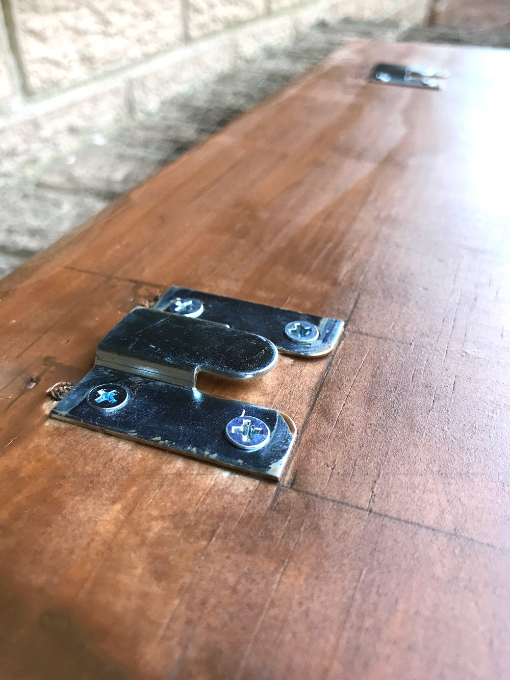 slide-in-hanger-on-back of address plate
