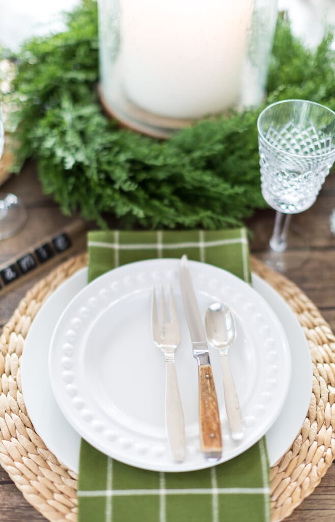 Simple and green Christmas table setting idea using dark wood paper as a table cloth.